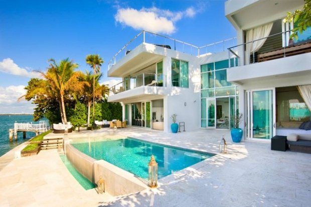 luxury-villa-valentina-for-rent-in-miami-beach-1-thumb